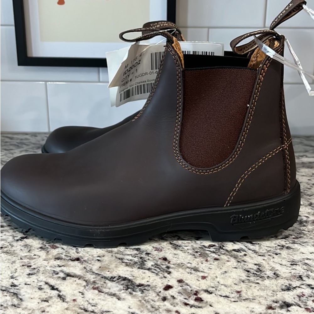 Brand New Blundstone 550 walnut brown size 9
